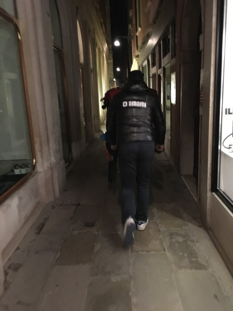 luggage-taxi-cart-venice